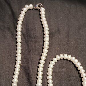Pearl necklace and bracelet
